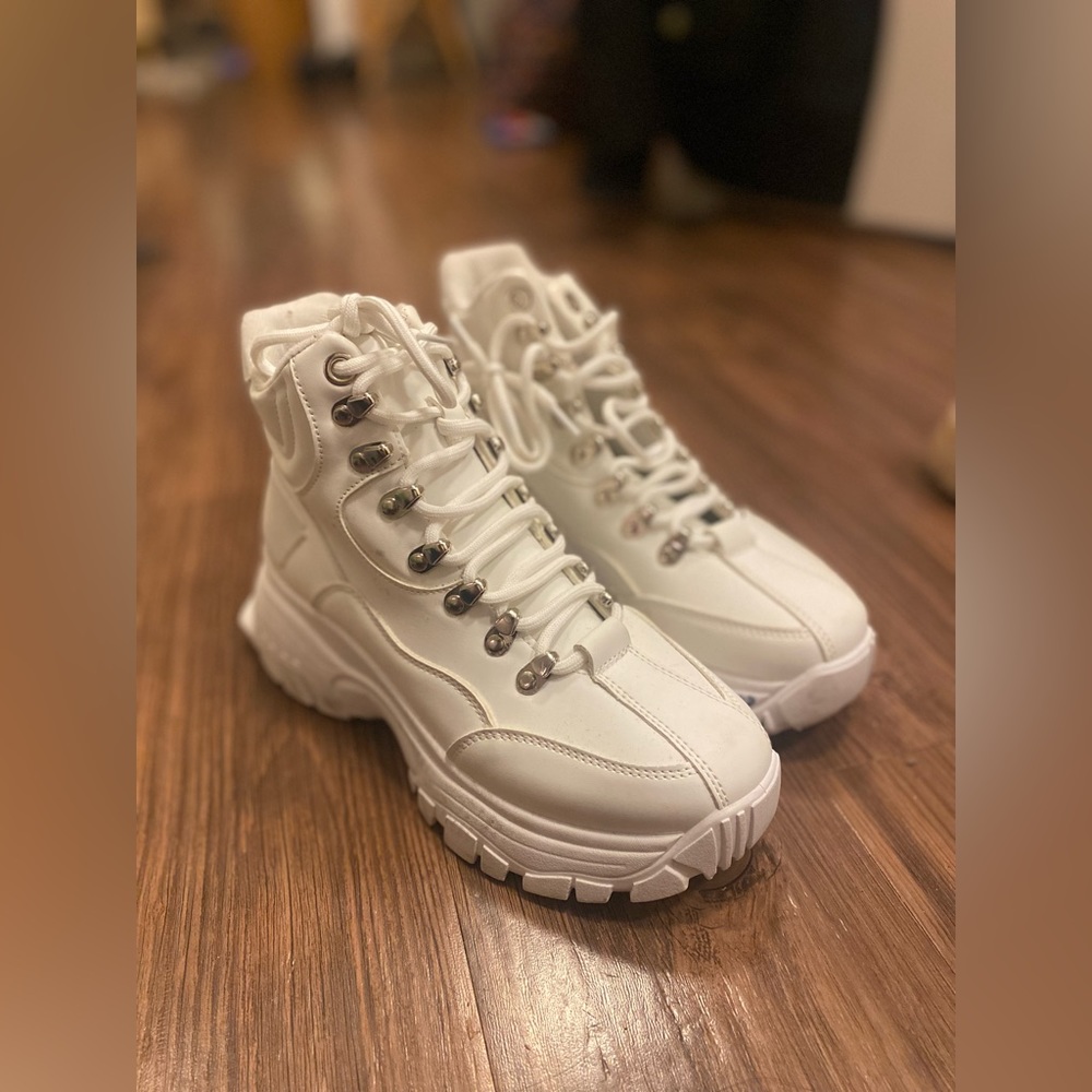 White High Top Chunky Platform Sneakers / Trainers / Boots / Booties | Size 7